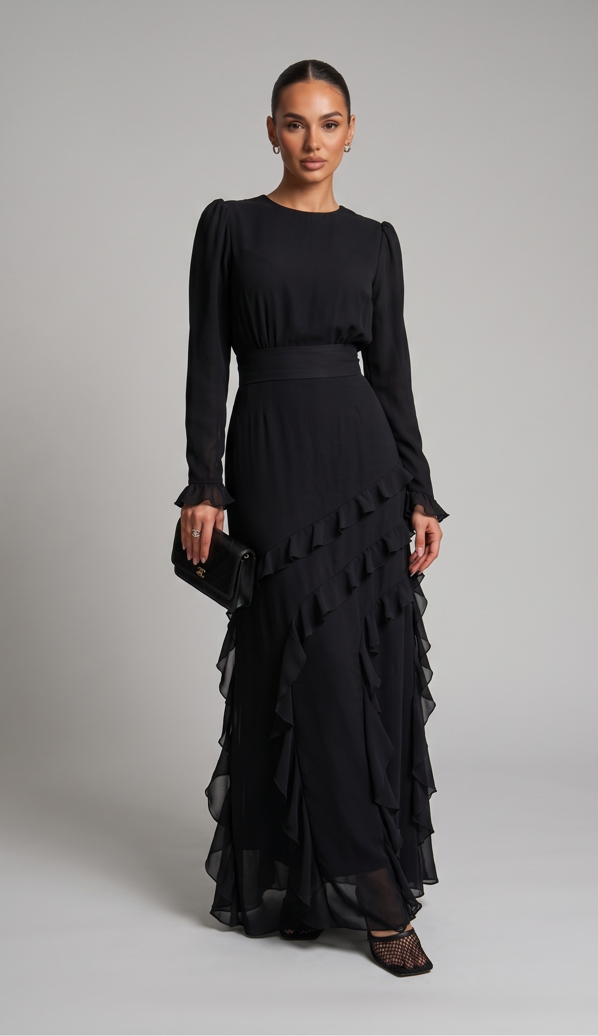 Tailliertes Maxikleid mit Volants